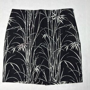 Talbots 12P Womens Skirt Knee Length Black cream, slight stretch